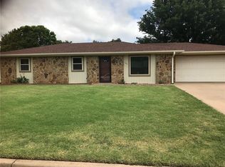 1401 Plains Ave, Weatherford, OK 73096