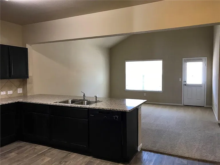 3201 Ortman Dr — Photo 7