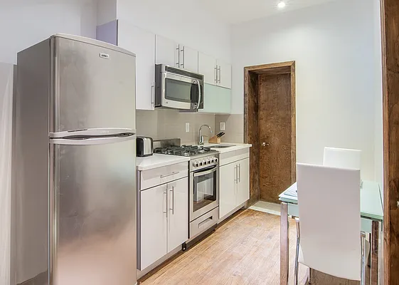 Rented by Townhouse Apartments | media 6