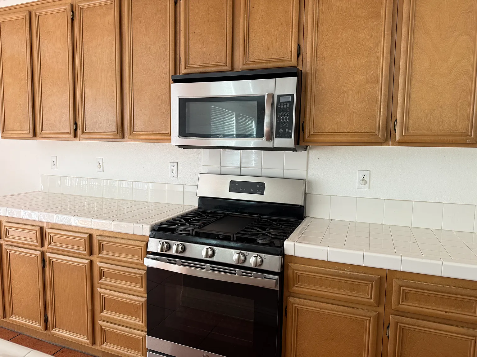 5 bed, 3076 sqft, $3,300 — Photo 4