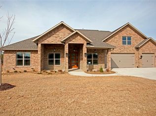 502 Bendelow Dr, Cave Springs, AR 72718