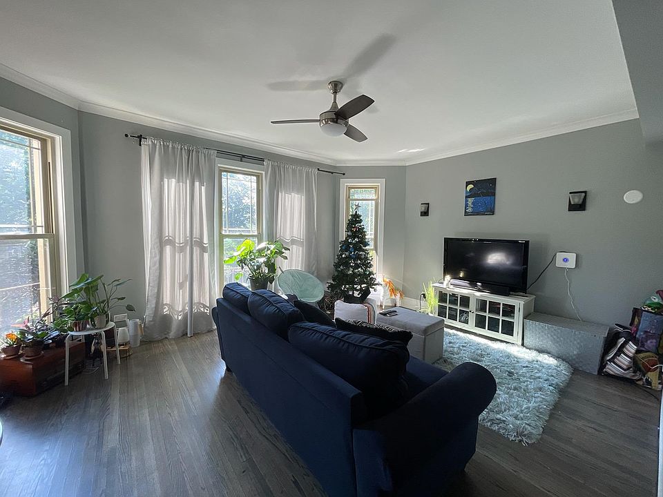 1st image of 4525 N Greenview Ave #1