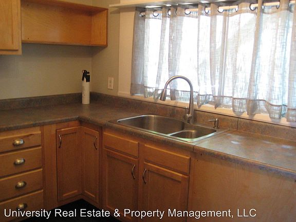 3rd image of 1415 Highland Ave APT 8