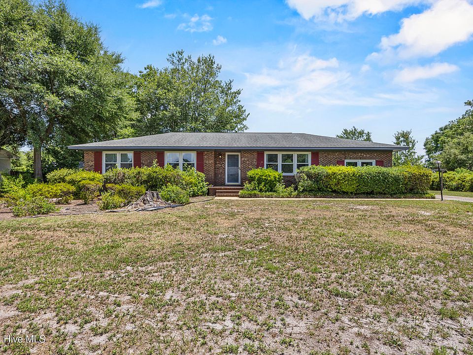 1st image of 320 Ilex Drive