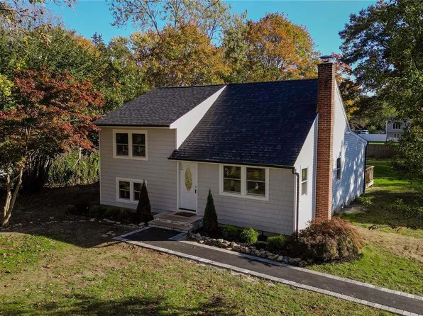 250 Floral Park Street, Islip Terrace, NY 11752