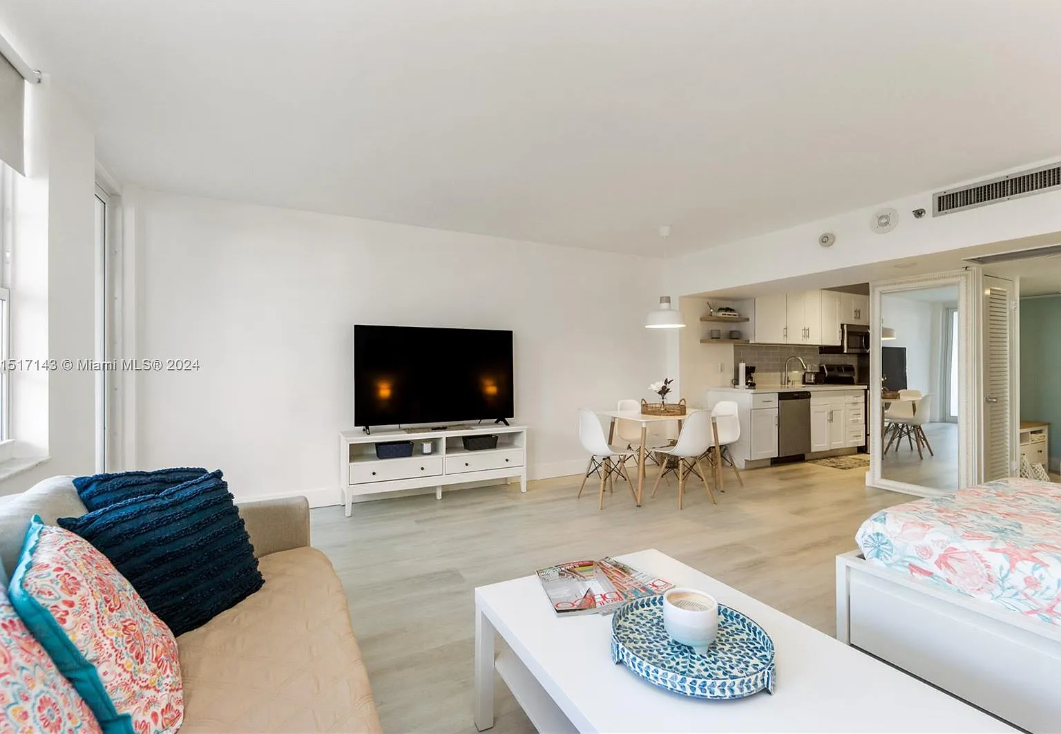 The Decoplage Condo — Photo 4