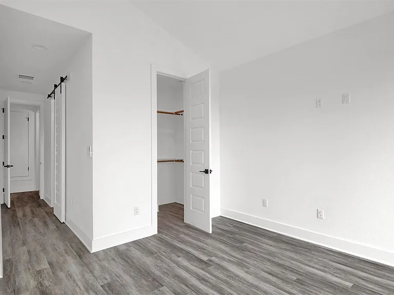 21200 Portsmouth Cv #3 — Photo 17