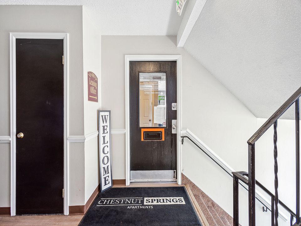 Leasing Office Entrance