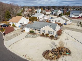2 Placid Ct, Manahawkin, NJ 08050