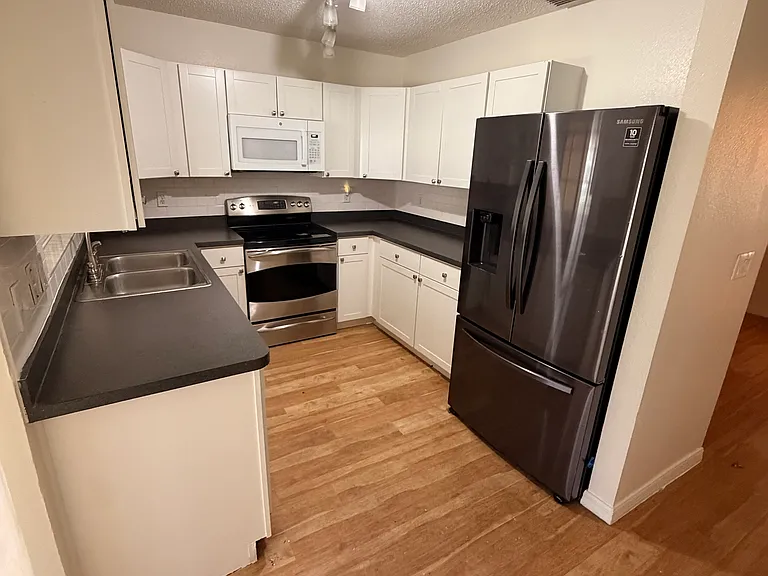 10819 Brickside Ct — Photo 6