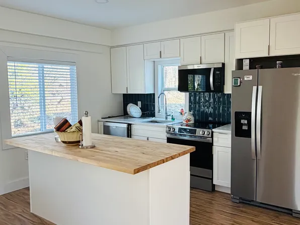 515 Cow Hill Rd, Groton, CT 06355