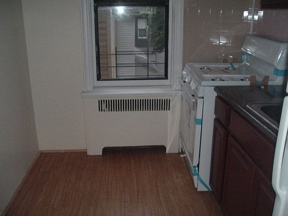 4th image of 63 Adrian Ave APT 3A