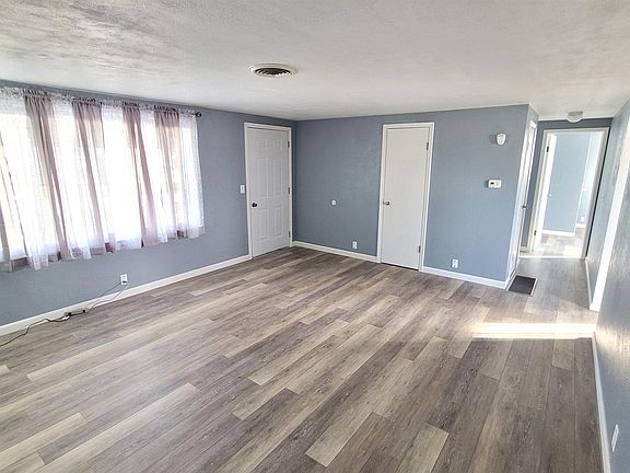 4th image of 1120 S Miller Ave