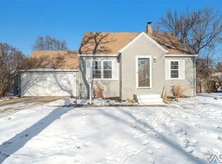 1406 W Sunset Dr, Sioux Falls, SD 57105