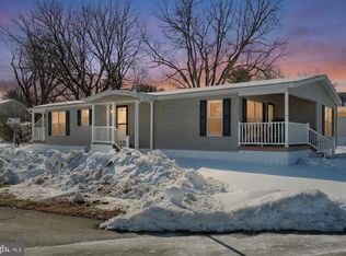 301 Blue Jay Dr, Red Lion, PA 17356