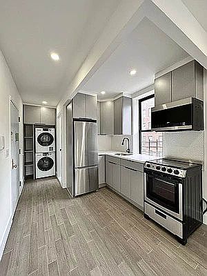 3rd image of 2119 Regent Pl #5