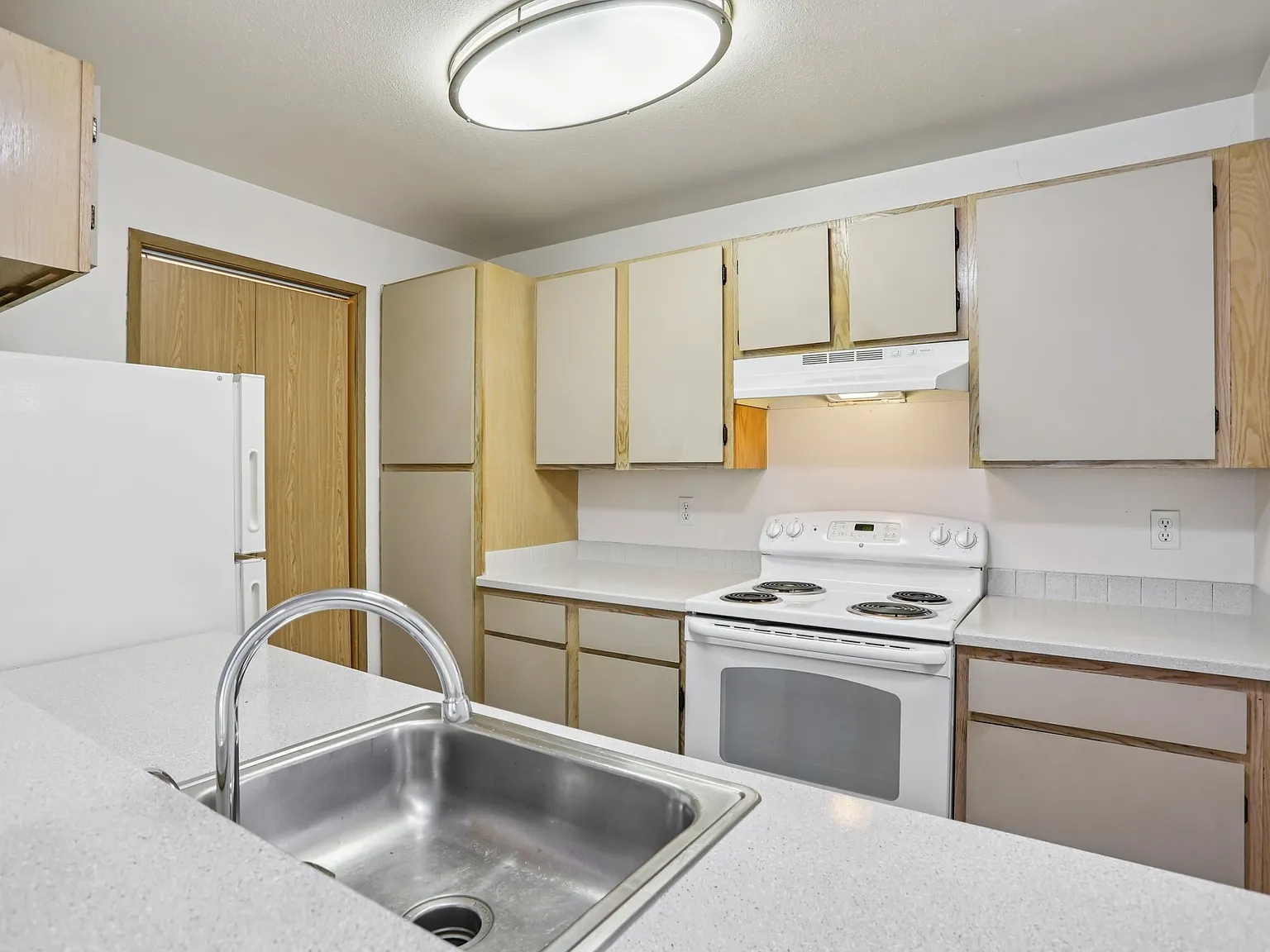 Poplar Lane Apartments — Photo 2