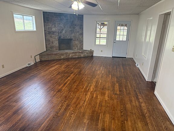 5th image of 245 Maplewood Dr