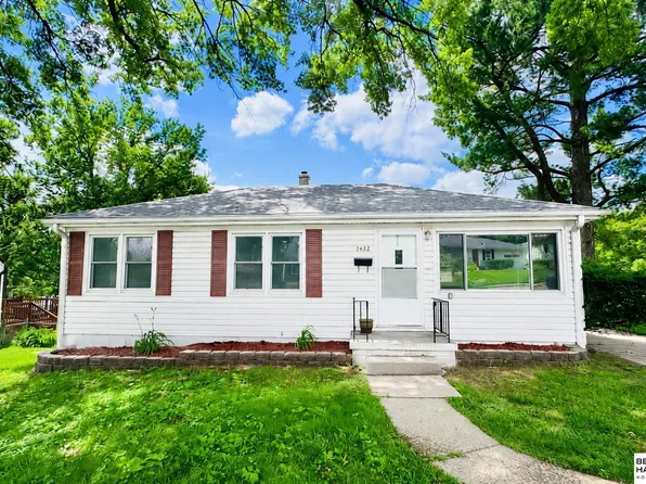 7452 Rogers Rd, Omaha, NE 68124