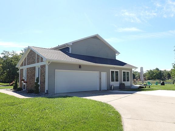 3rd image of 6818 Snowberry Dr