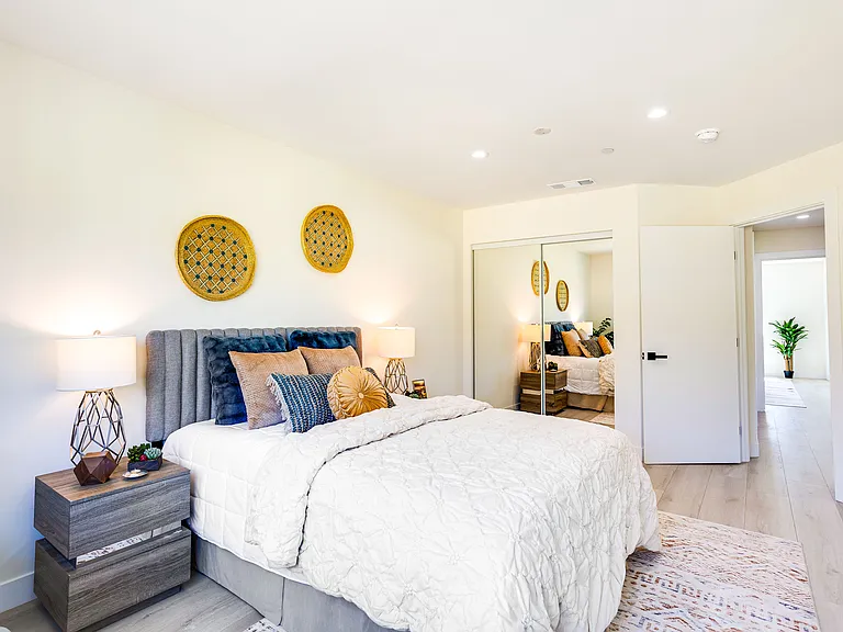 1012 S Mollison Ave — Photo 9