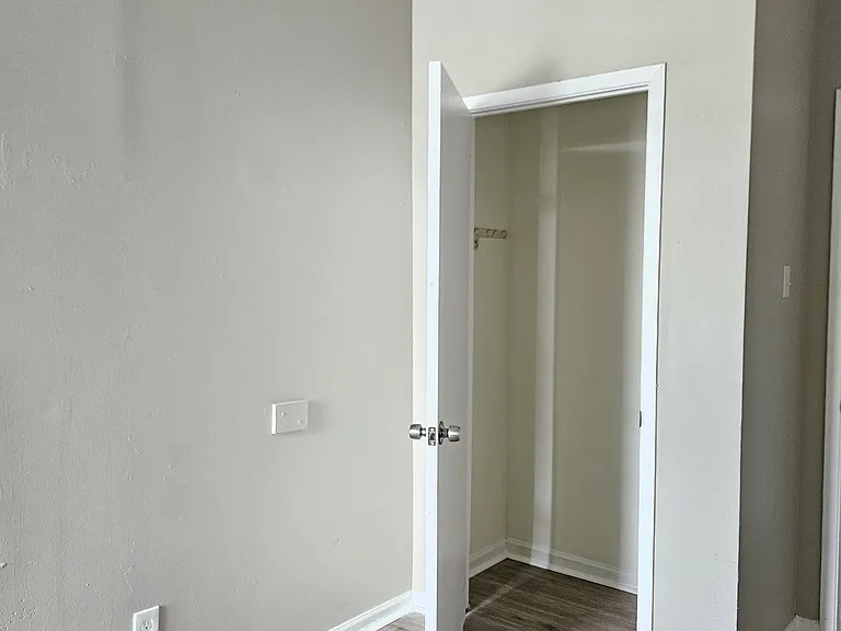 5887 Page Blvd #1E — Photo 8