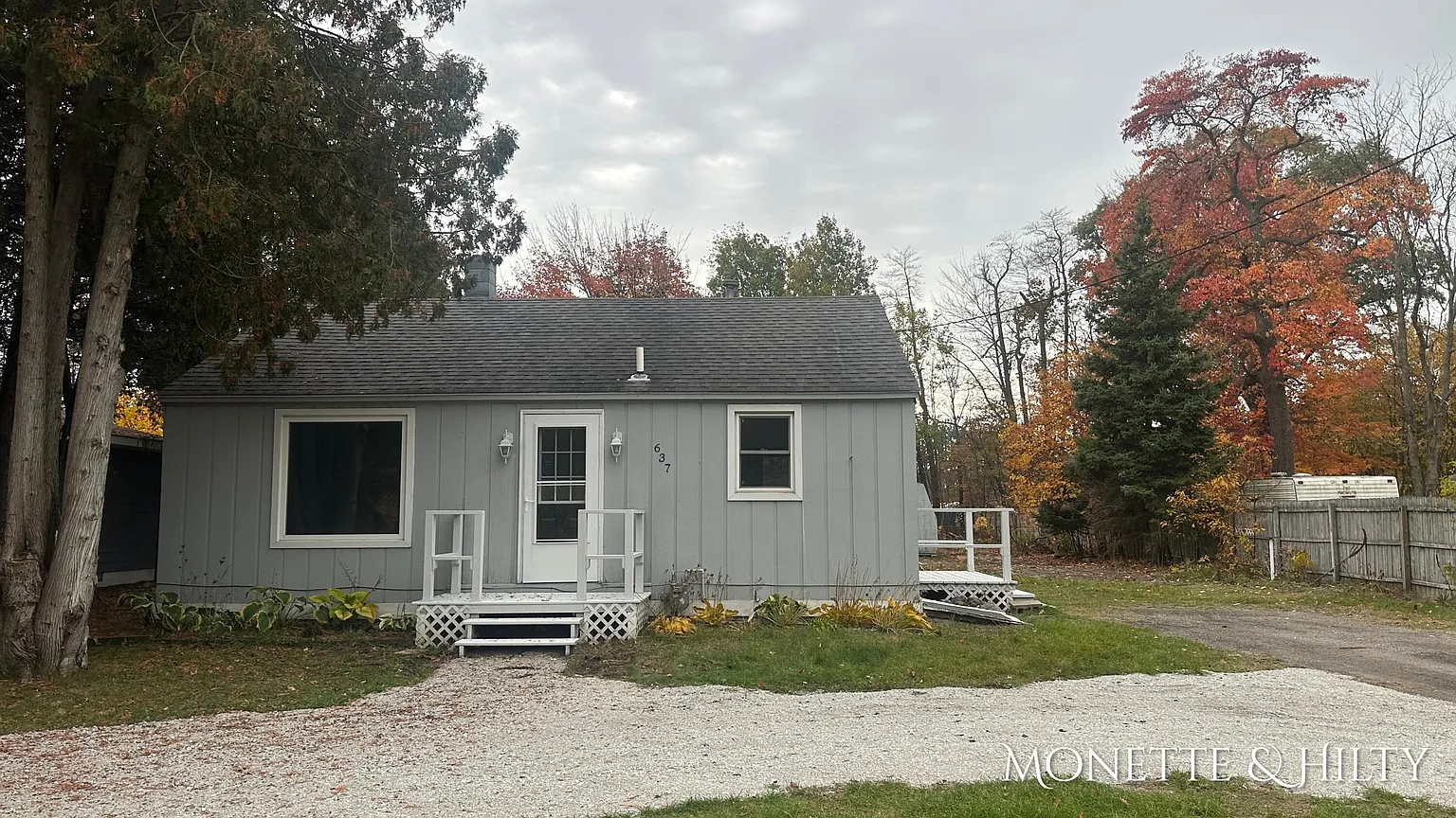 637 E Sternberg Rd photo 1