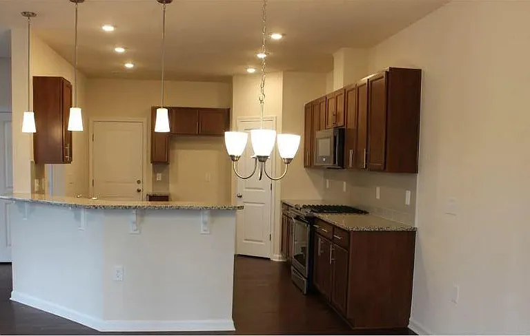 214 Eagleson St — Photo 4