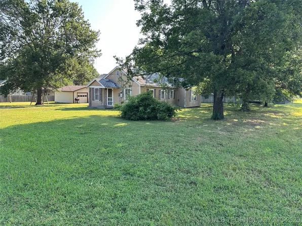 1209 S Powell Ave, Wagoner, OK 74467
