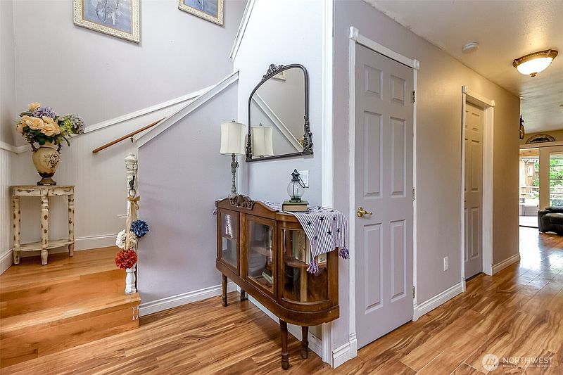 4th image of 12111 213th Avenue Ct E