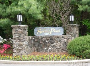 75 Spring Pond Dr, Ossining, NY 10562