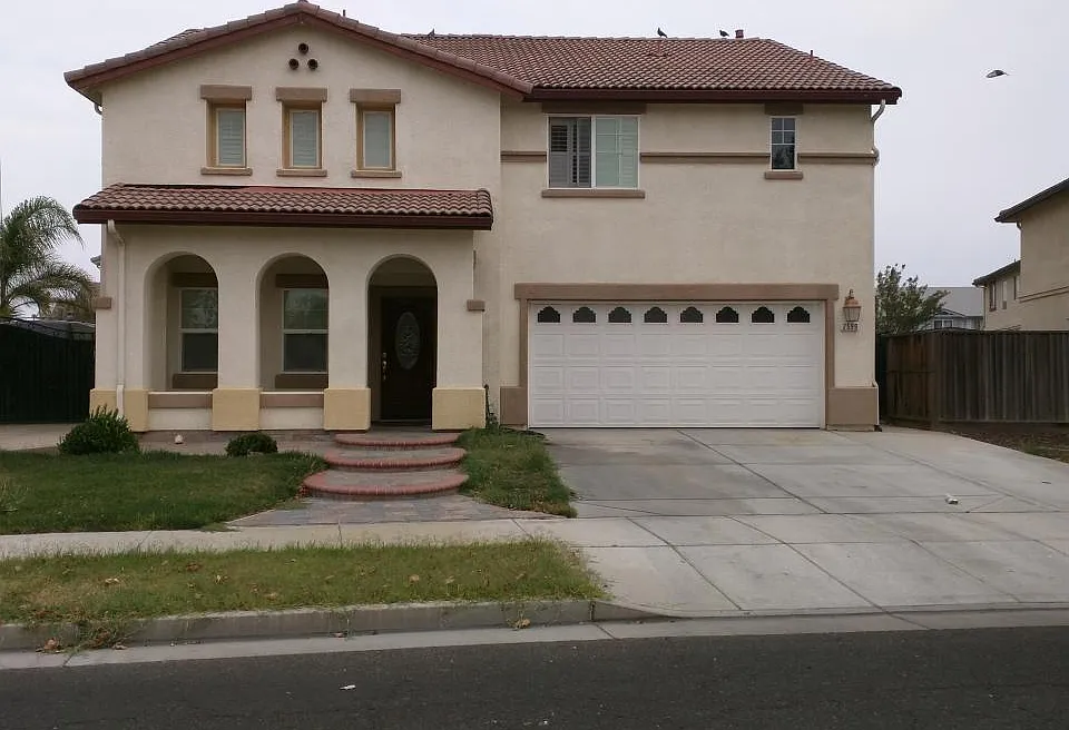 2599 S Fallbrook Dr
