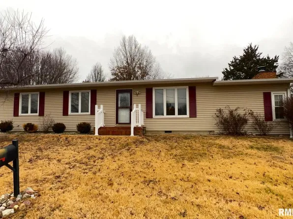 4 Shawnee Dr, West Frankfort, IL 62896