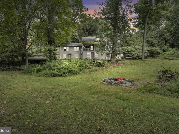 2423 Schoolhouse Rd, Middletown, PA 17057