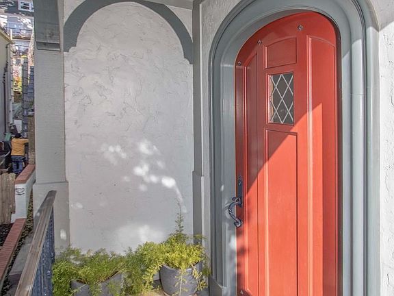 3rd image of 360 Castenada Ave