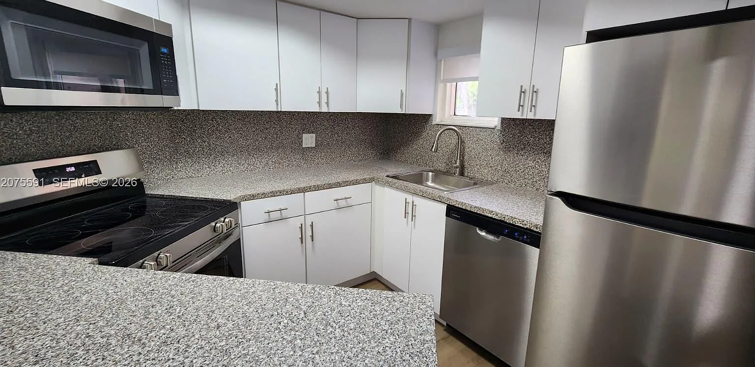 Las Vistas At Doral Condo — Photo 2