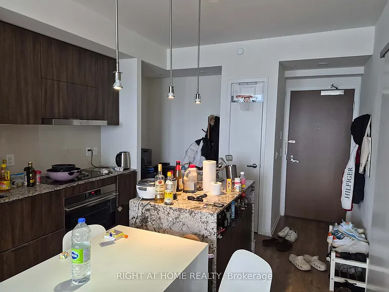 1 Bloor St E #3205 — Photo 26