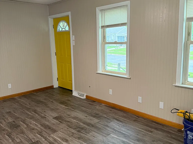 116 Victory Dr — Photo 2