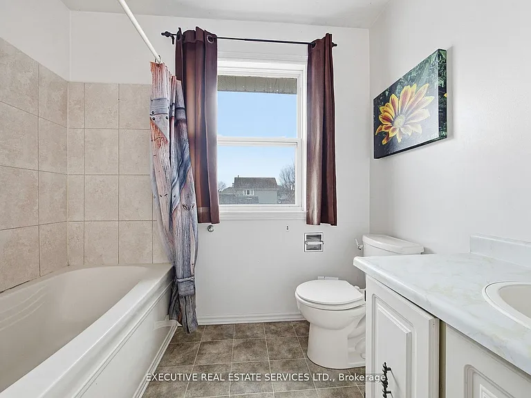 69 Lorraine Cres — Photo 19