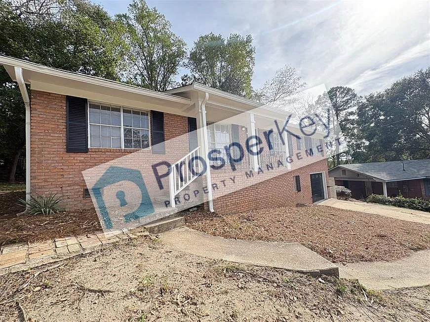 2208 Parkview Circ — Photo 2