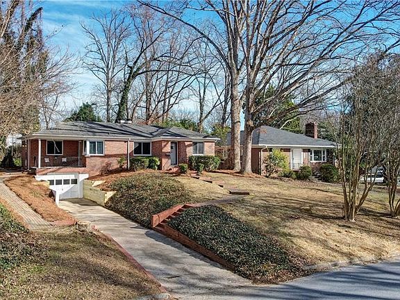 3rd image of 302 N Elam Ave