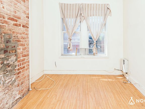 5th image of 1348 Willoughby Ave APT 1L