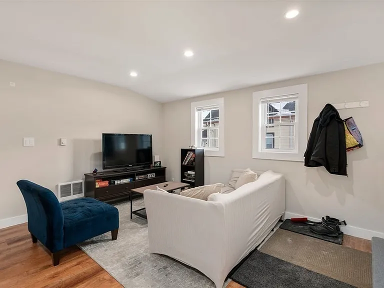 50 Hammond St #2 — Photo 4