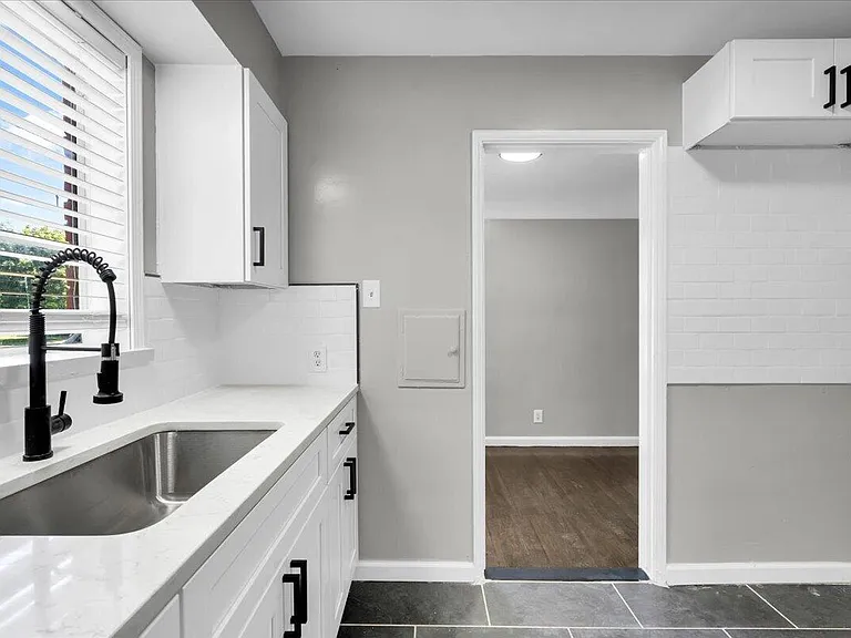 11577 Somerset Ave — Photo 10