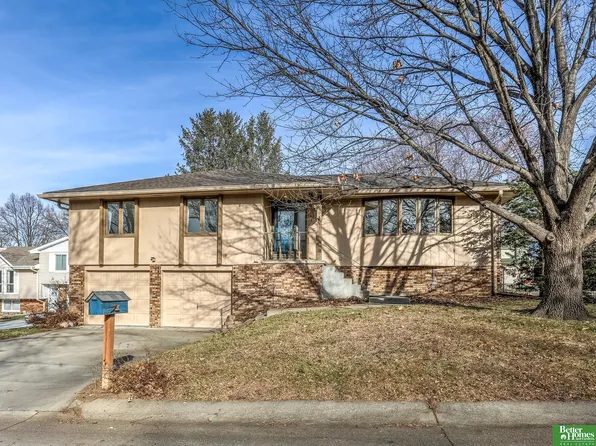 14820 Seward Plz, Omaha, NE 68154