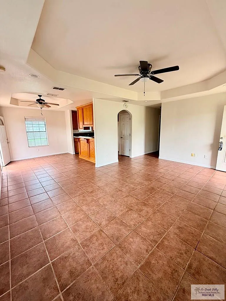 3 bed, 1.0 bath, 1118 sqft, $1,150 — Photo 2