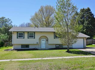 915 B St, Palmyra, NE 68418