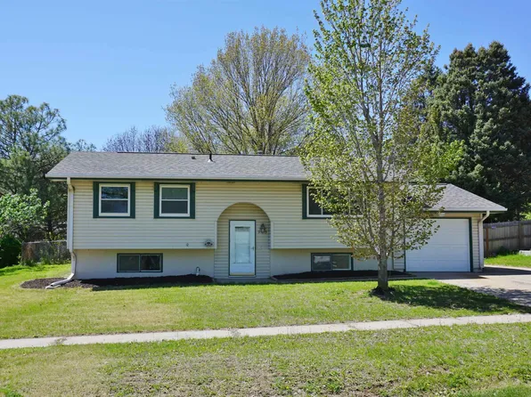 915 B St, Palmyra, NE 68418