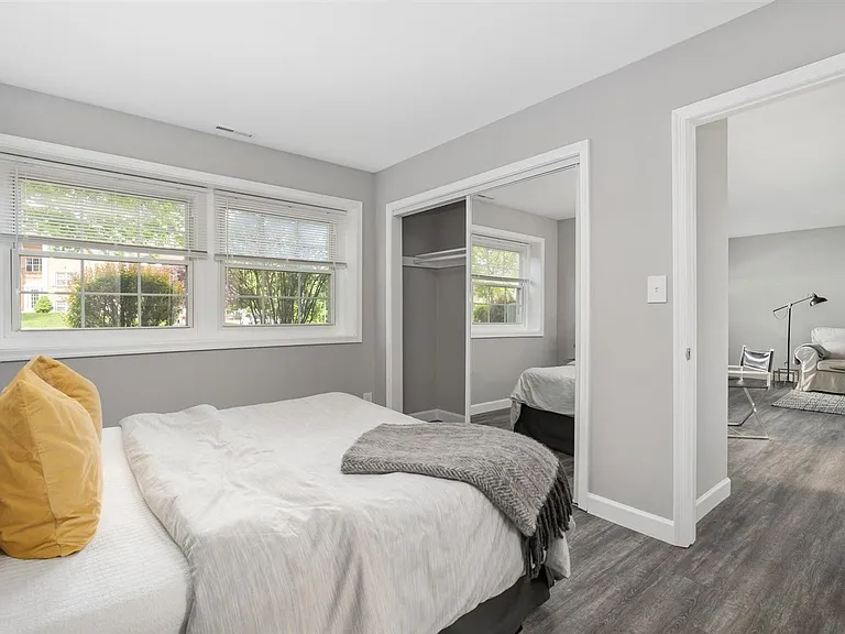 Maple View Apartments — Photo 15