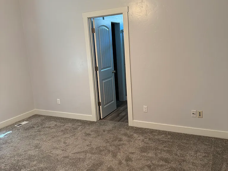 1419 W Raelin Dr — Photo 24